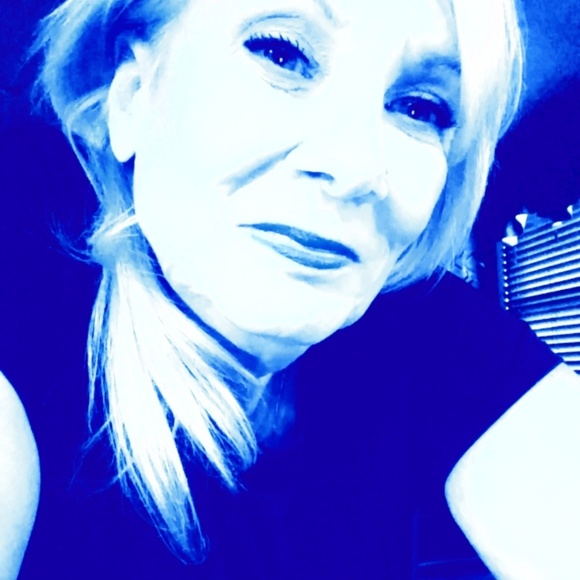 Profile Picture of Ginny Cantone (@ginnycantone) on Poshmark
