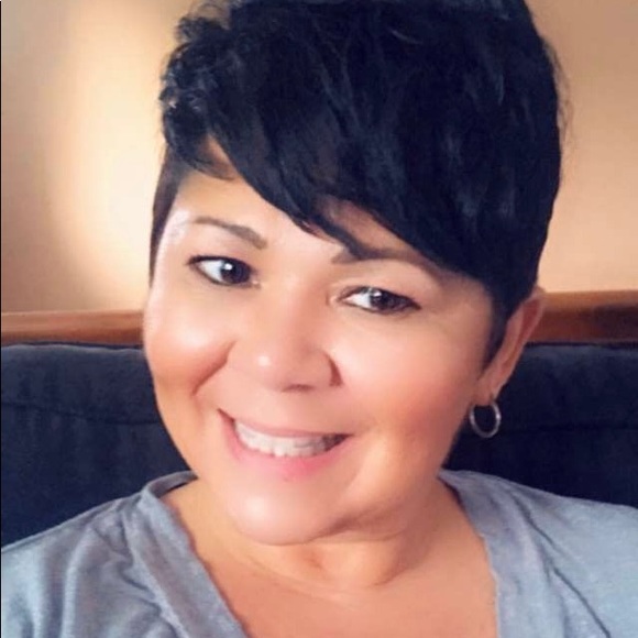 Profile Picture of Lisa Negron (@inpala1005) on Poshmark