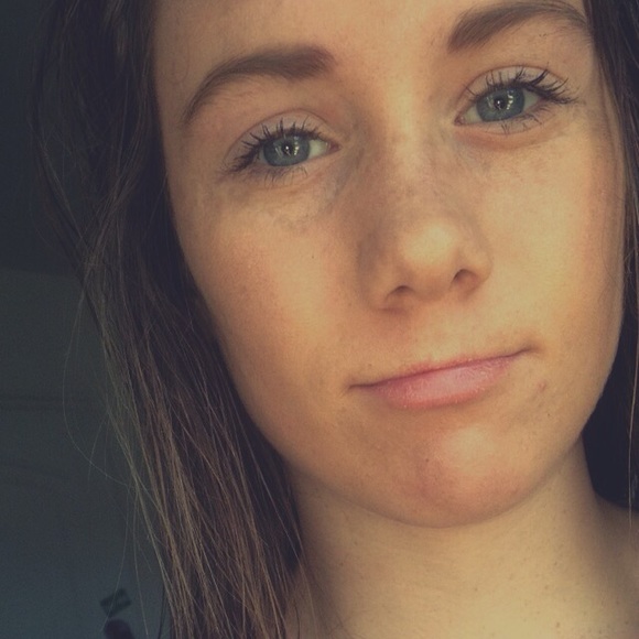 Profile Picture of Brynleigh Gabbitas (@bryn_888) on Poshmark