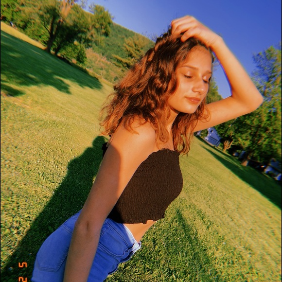 Profile Picture of Mandy Chucci (@mandychucci) on Poshmark