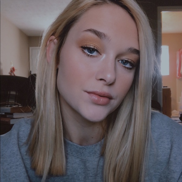 Profile Picture of Mattie Dollar (@mattiedollar1) on Poshmark