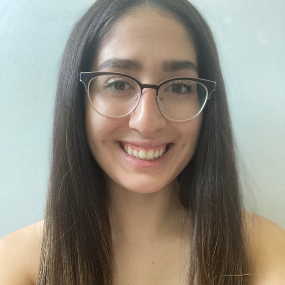 Profile Picture of Mariah Alvarez (@mariahalvare401) on Poshmark