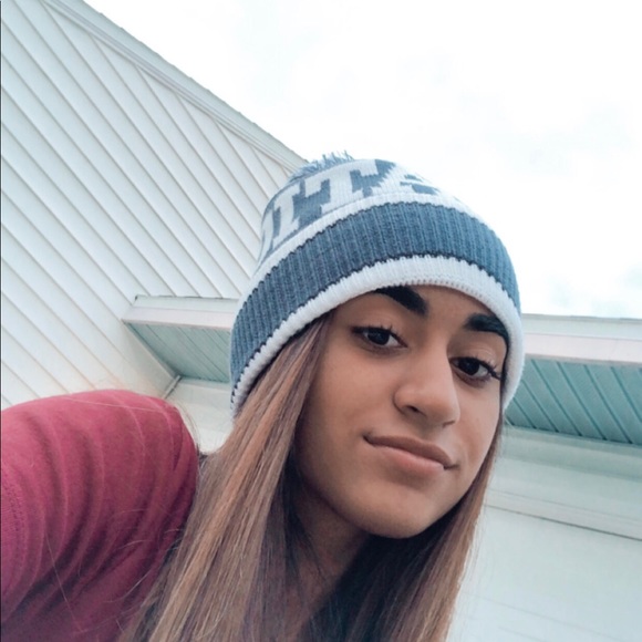 Profile Picture of Sophia Shaw (@sophia_s05) on Poshmark