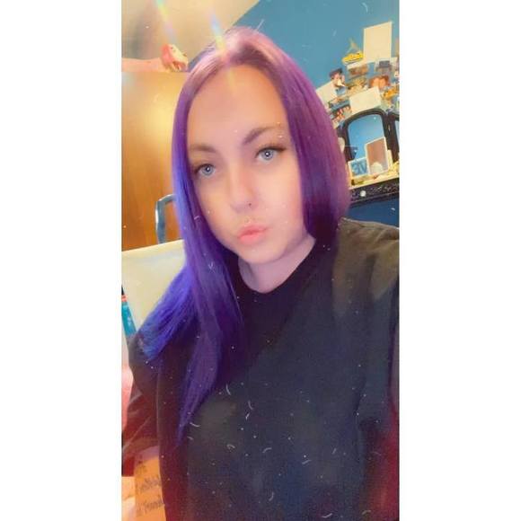 Profile Picture of Cassie Walker (@cassie1997l) on Poshmark