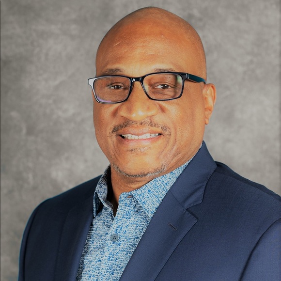 Profile Picture of Howard Young (@hyoungjr25) on Poshmark