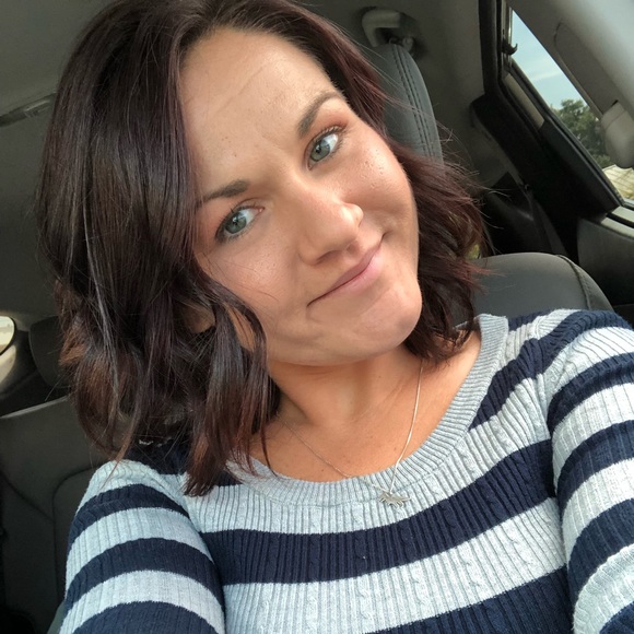 Profile Picture of Chloe Vincent (@cvinny4) on Poshmark