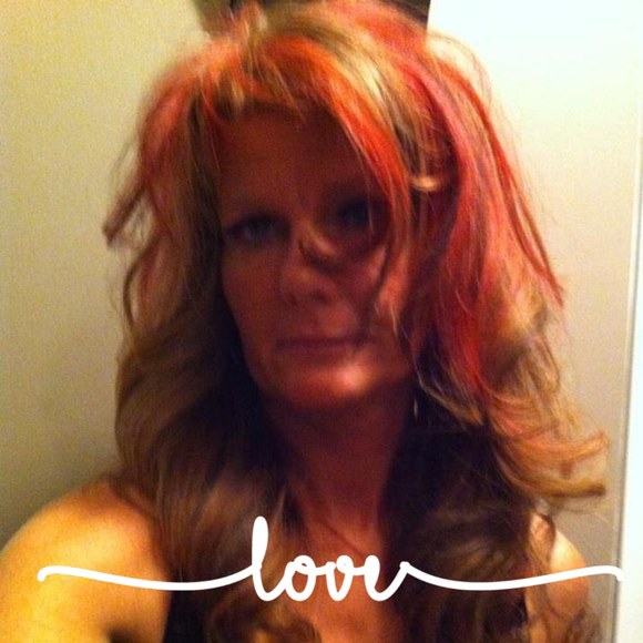 Profile Picture of Paula Plumptree (@paulaplumptree) on Poshmark