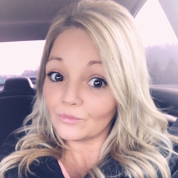 Profile Picture of Robin Stamper (@gizmo1970) on Poshmark