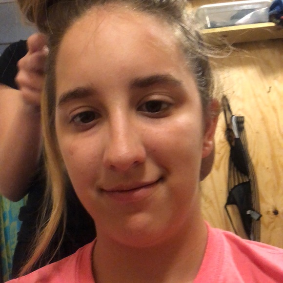 Profile Picture of Sierra Arfele (@sierra780) on Poshmark