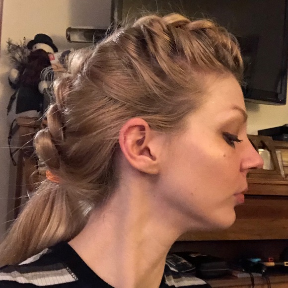 Profile Picture of Laura Depack (@ldepack) on Poshmark