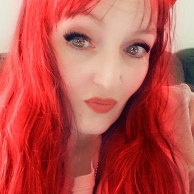 Profile Picture of Rebecca Lee McLaughlin  💜 (@WitchBeccaLee) on Twitter