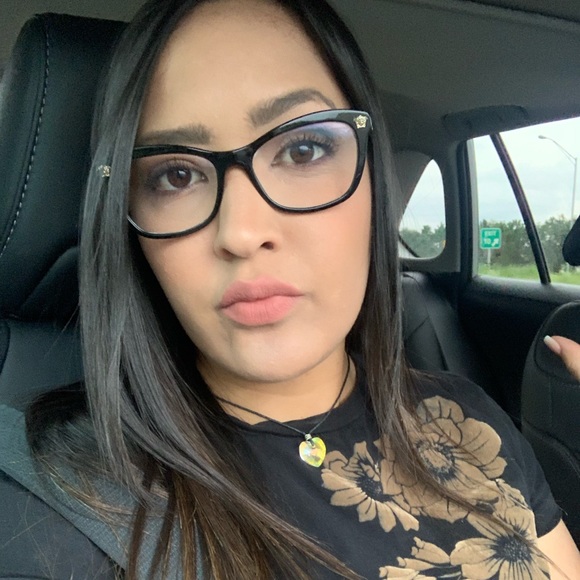 Profile Picture of Elsi Durango (@elsi2914) on Poshmark