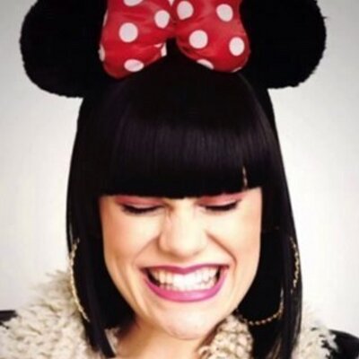 Profile Picture of Jessie Ellie Sheehan (@jessiesbakes) on Twitter