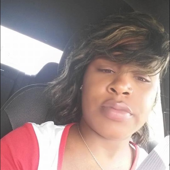 Profile Picture of Kandyce Glenn (@kandyglenn) on Poshmark