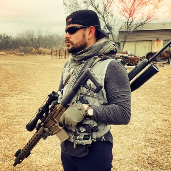 Profile Picture of Erik Vickers (@evick85) on Poshmark
