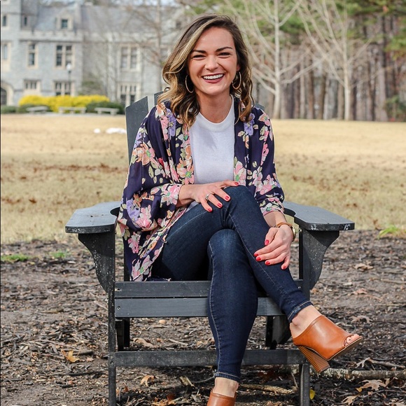 Profile Picture of Kellie Shirley (@kellieshirley) on Poshmark