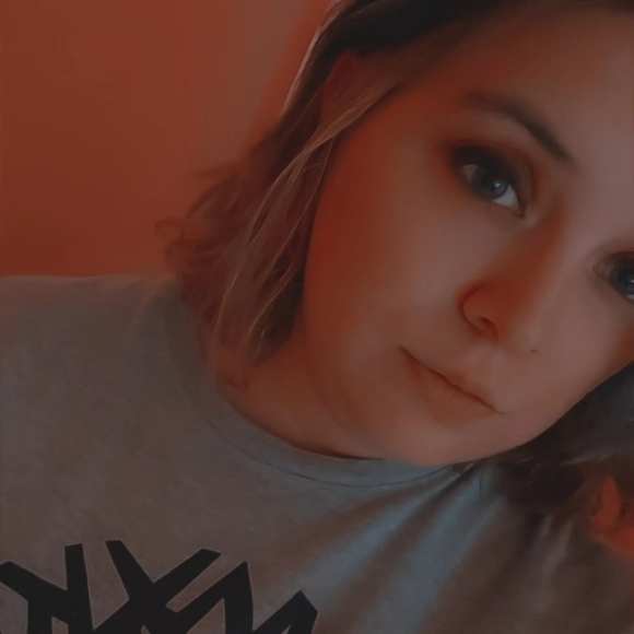Profile Picture of Raven Skye (@ravlav) on Poshmark