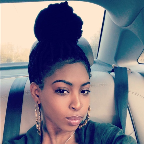 Profile Picture of Leah Jamison (@leahjamison) on Poshmark