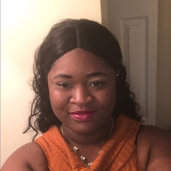 Profile Picture of Kaydene Samuels (@kaydene02) on Poshmark