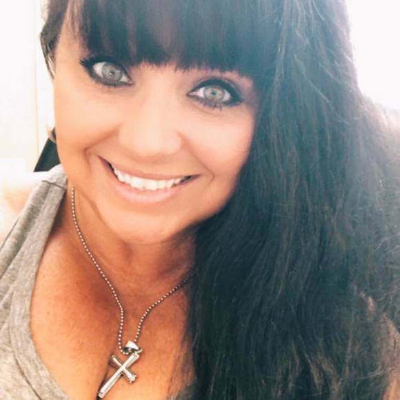 Profile Picture of Shannon Groves (@shannon_groves) on Poshmark