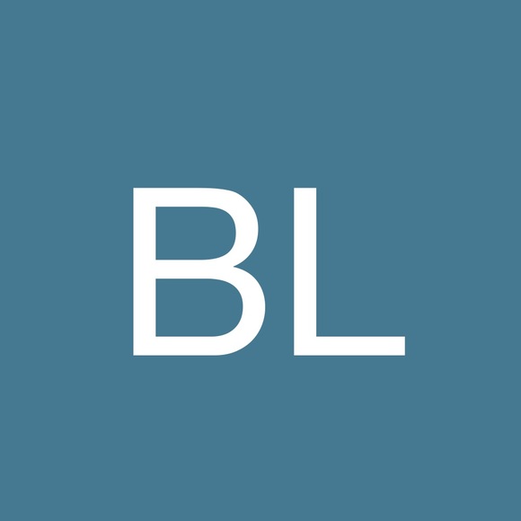 Profile Picture of Brianna Loecker (@bloecker1) on Poshmark