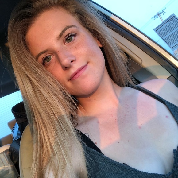 Profile Picture of Madison Bledsoe (@bledsoeee) on Poshmark