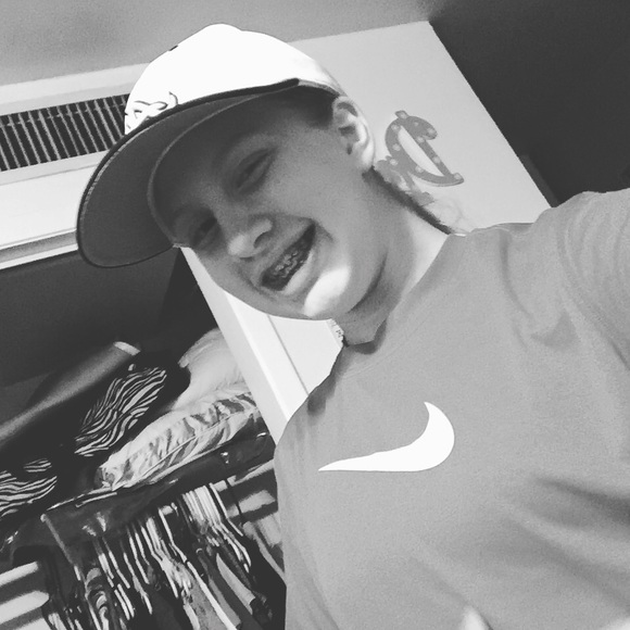 Brynlee Dyas - Poshmark Profile Picture of Brynlee Dyas (@brynlee45) on Poshmark