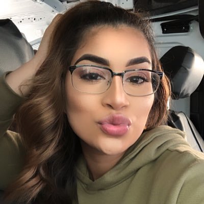 Profile Picture of Vanessa Renderos (@vannylizz) on Twitter