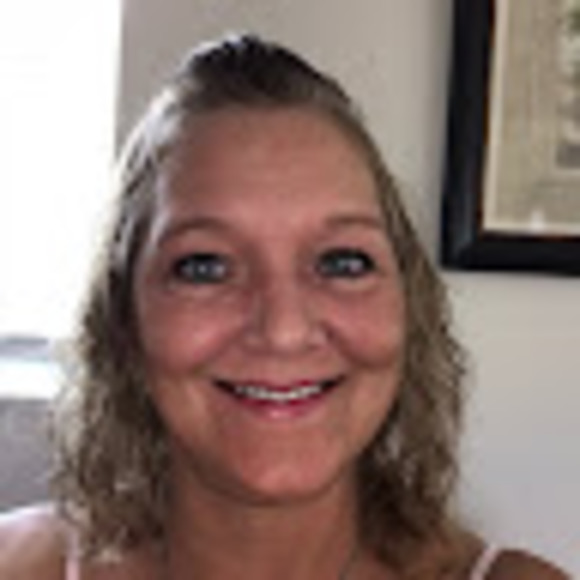 Profile Picture of Angela Harsen (@harsenangela70) on Poshmark