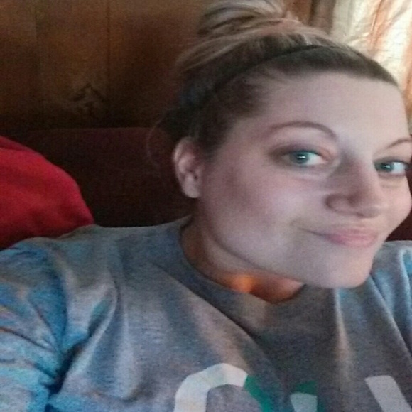 Profile Picture of Jessica Mullins (@mullinsj1985) on Poshmark