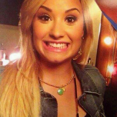 Profile Picture of Isabel Lovato (@DulceIsabel13) on Twitter