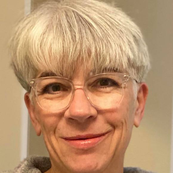 Profile Picture of Lori Carlson (@loricarlson842) on Poshmark