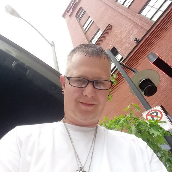 Profile Picture of Dru Flye (@druflye) on Poshmark