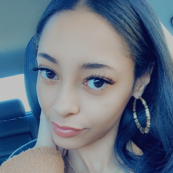 Profile Picture of Kayla Wilmer (@kaylawilmer) on Poshmark
