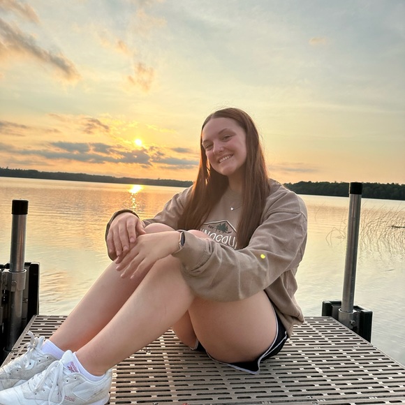 Profile Picture of Ella Beloungy (@ella_beloungy) on Poshmark