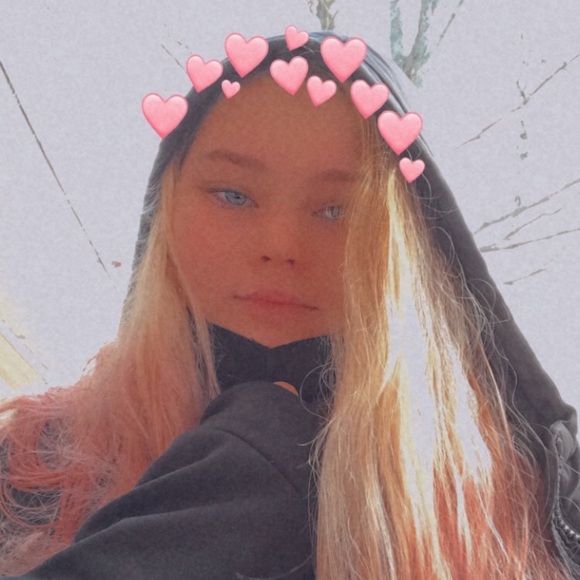 Profile Picture of Julia Thompson (@jthompson1011) on Poshmark