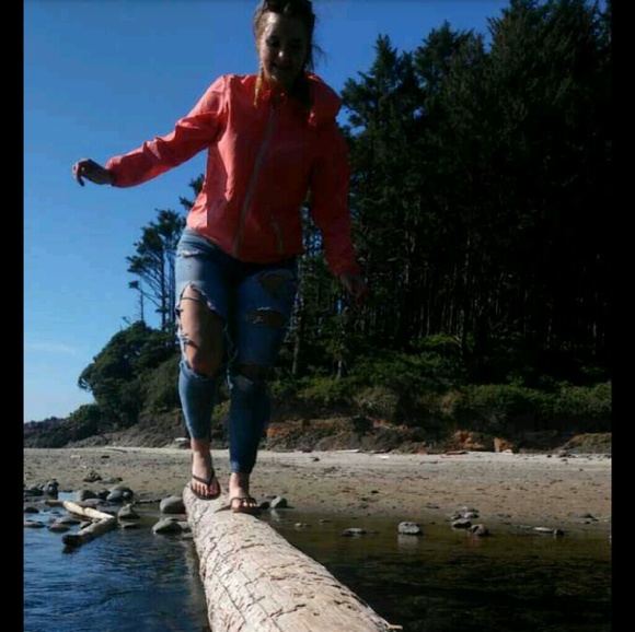 Profile Picture of Rayesa Efimov (@rayesa) on Poshmark