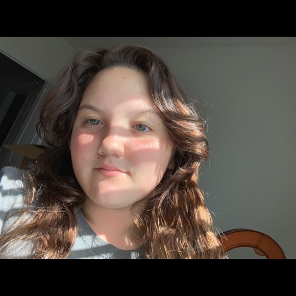 Profile Picture of Gia Ocello (@gia_1022) on Poshmark