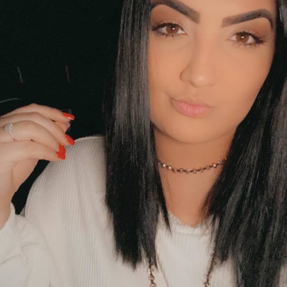 Profile Picture of Brianna Huergo (@brihue98) on Poshmark