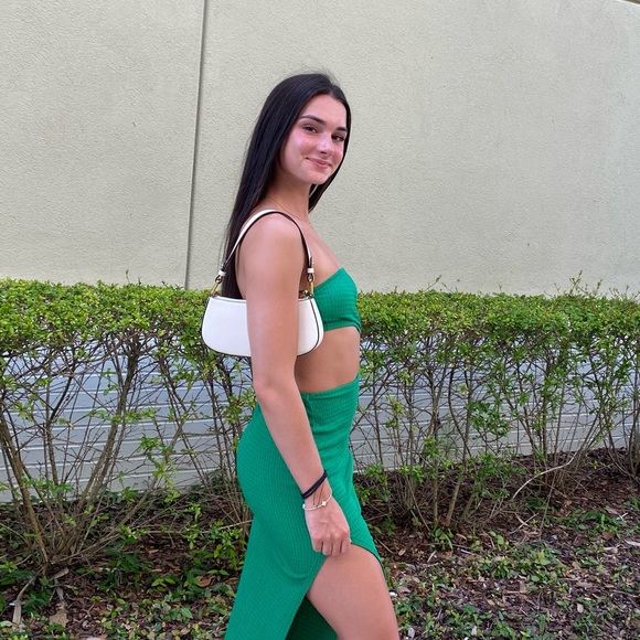 Profile Picture of Kate Samford (@katesamford98) on Poshmark