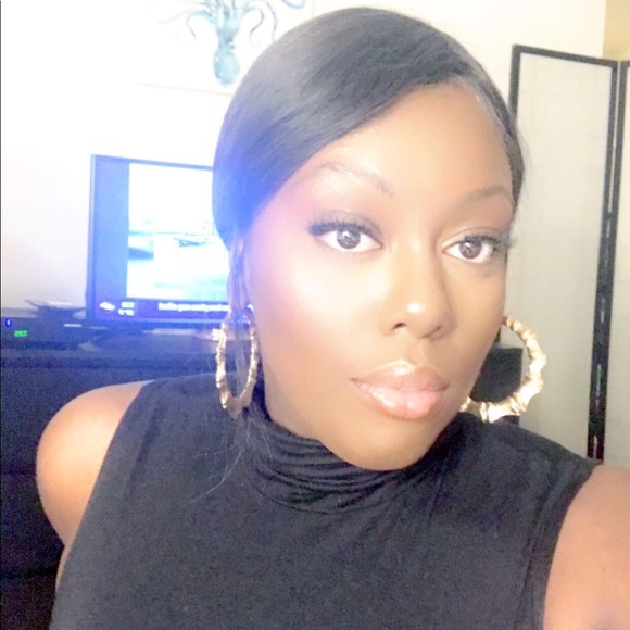 Profile Picture of Dazi Irving (@dazi92) on Poshmark