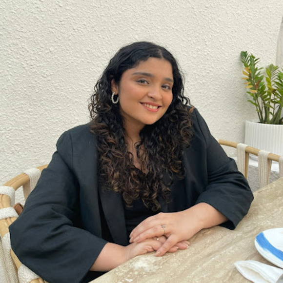 Profile Picture of Aastha Murdeshwar (@aastham1718) on Poshmark