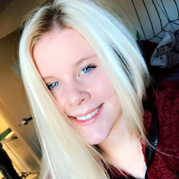 Profile Picture of (🌟posh ambassador) allyson Masem (@allysonmasem) on Poshmark