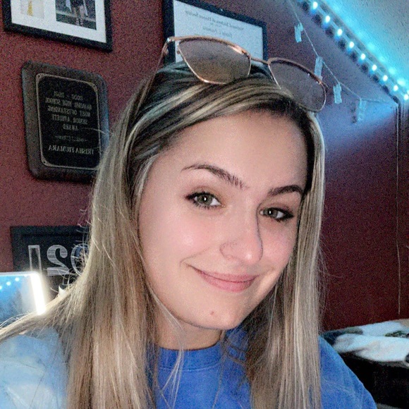 Profile Picture of Brianna Dattellas (@b_dattellas) on Poshmark