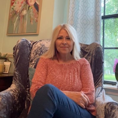 Profile Picture of Susan Coward (@susieqewtie) on Twitter