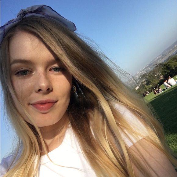 Profile Picture of Heather Heintzen (@heather_erika09) on Poshmark