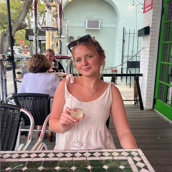 Profile Picture of Maddie Markart (@maddiemarkaty) on Poshmark