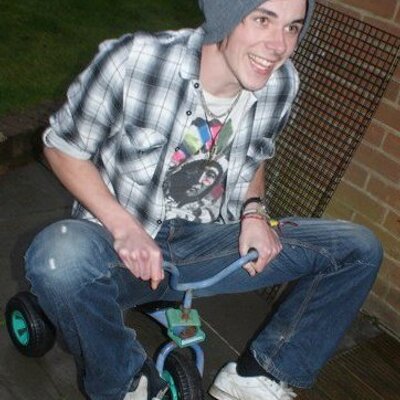Profile Picture of Derek Masterson (@scisormetimbers) on Twitter