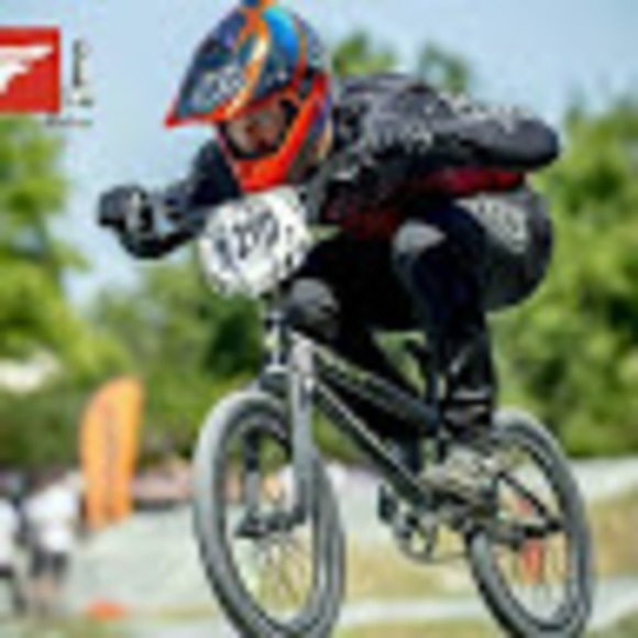 Profile Picture of Thomas Bonneau (@thomasbono67) on Poshmark