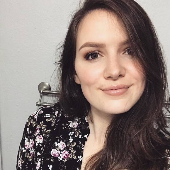 Profile Picture of Leeza Darrow (@leezadarrow) on Poshmark